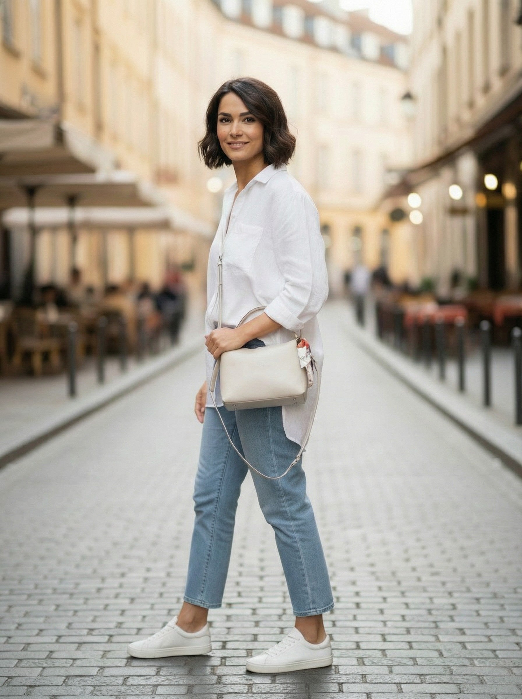 Modern Klasik: Krem Bowling Çanta